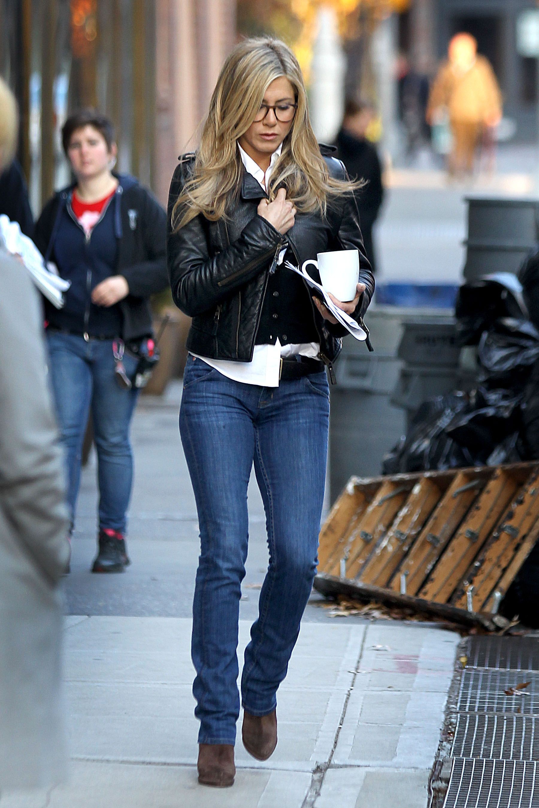 Find out more on jennifer aniston 2010, Jennifer Aniston: Jennifer Aniston,  Bootcut Jeans,  celebrity pictures  