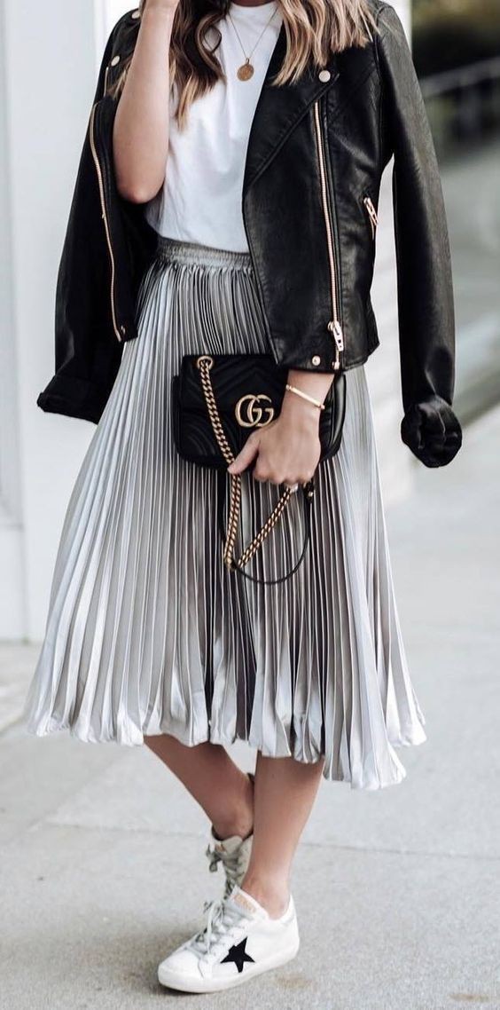 Pleated skirt with gucci sneakers | Outfit With Pleated Skirts | Casual ...