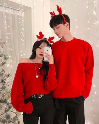 Black and red shirt girl couple: couple outfits  