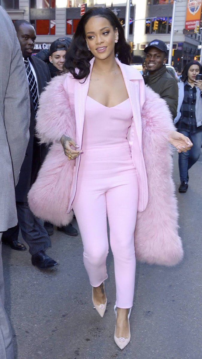 Superb choice of rihanna pink look, Jay Z | Rihanna Outfits | Fenty Beauty,  Internet meme, Jay Z