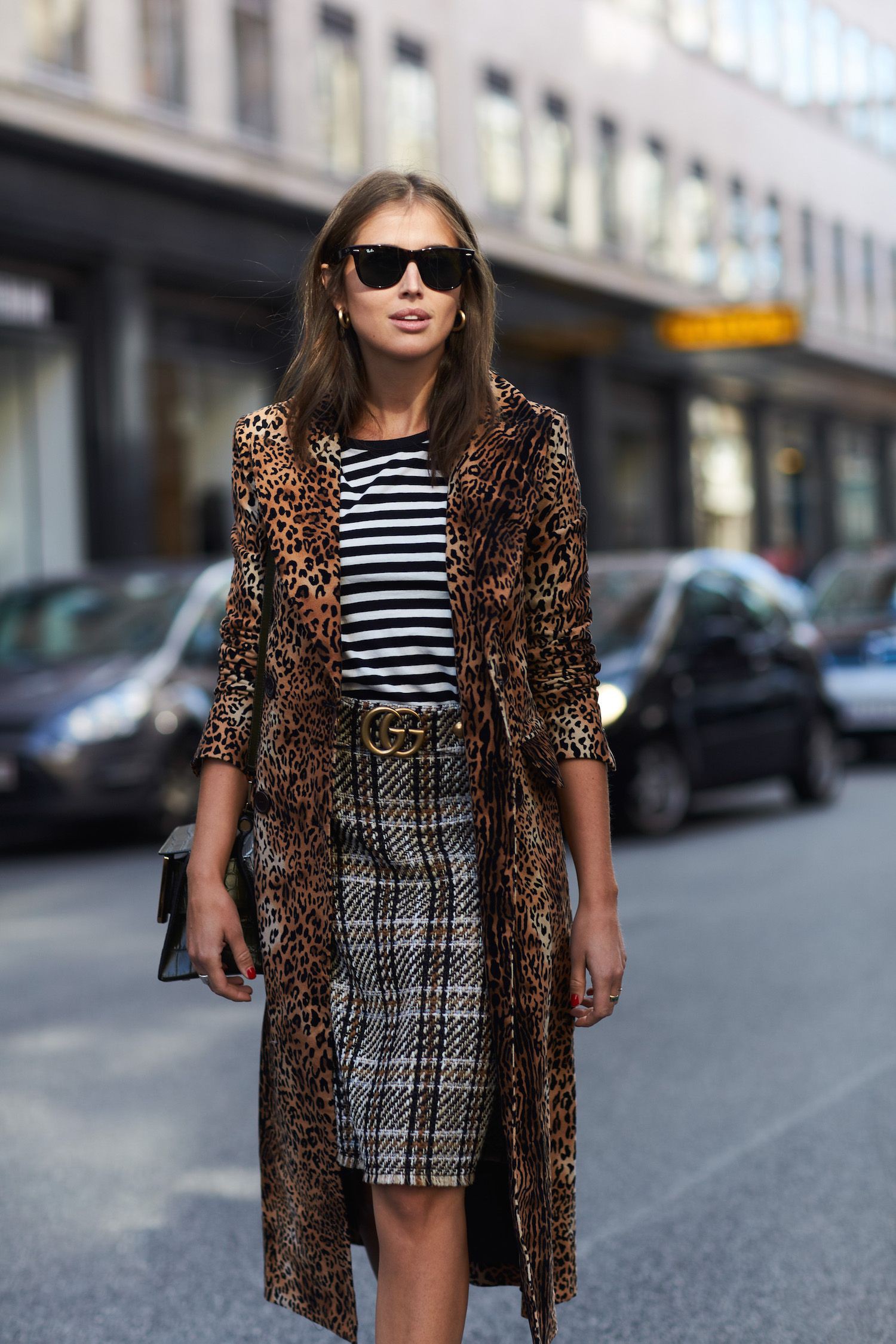 Designers just love these plaid 2018 street style, Street fashion: Street Style,  Animal print,  Trench coat,  Fashion week,  Jacket Outfits  