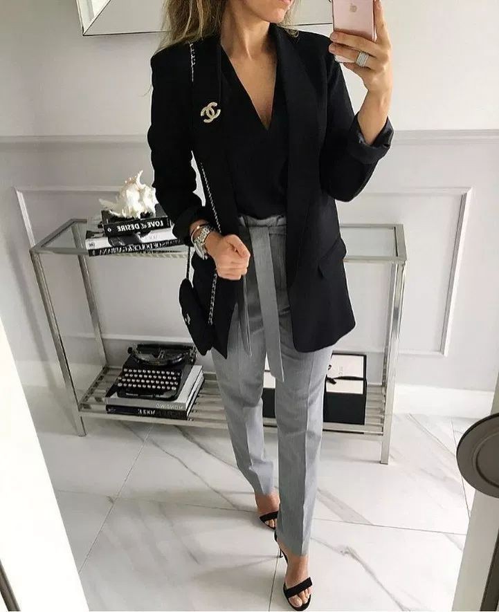 Black blazer instagram outfit, Informal wear | Business Casual Outfits |  Business casual, Business Outfits, Capri pants