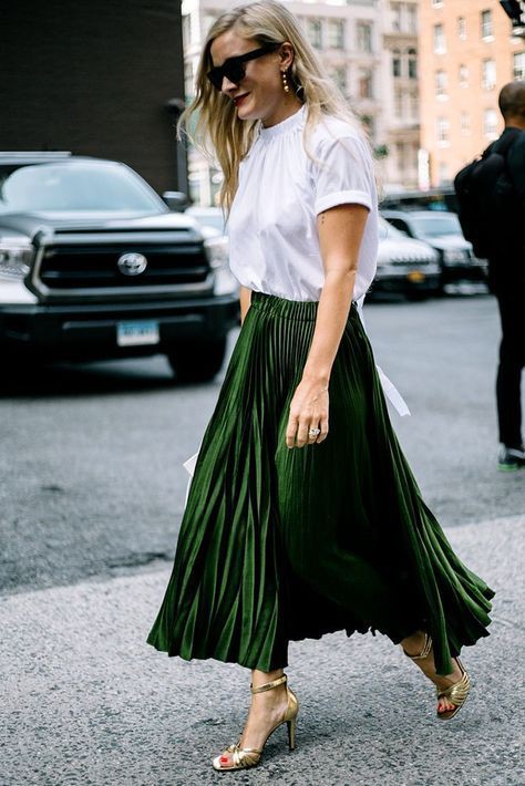 Green pleated skirt street style | Outfit With Pleated Skirts | Skirt  Outfits, Street fashion,