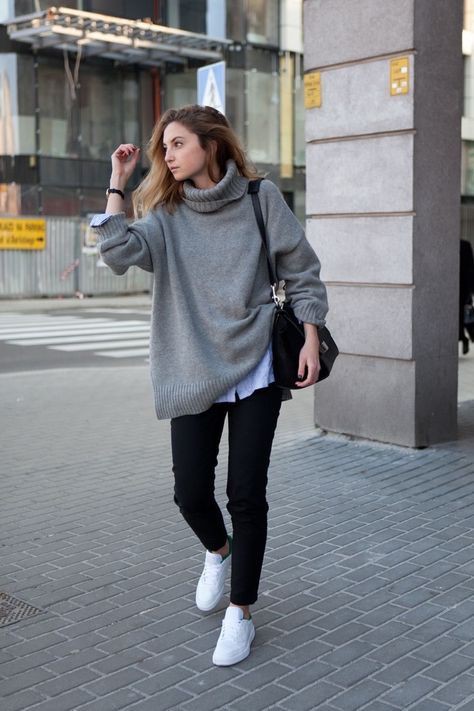 Oversized turtleneck grey sweater - Office casual wear: winter outfits,  shirts,  Polo neck,  College Outfit Ideas,  Casual Outfits,  Turtleneck Sweater Outfits  