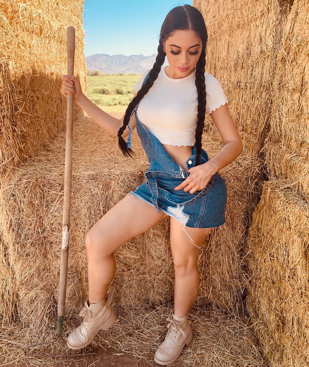 Jailyne ojeda travels