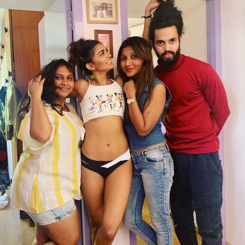 Sakshi Pradhan with friends Instagram photos: Hot Instagram Models  