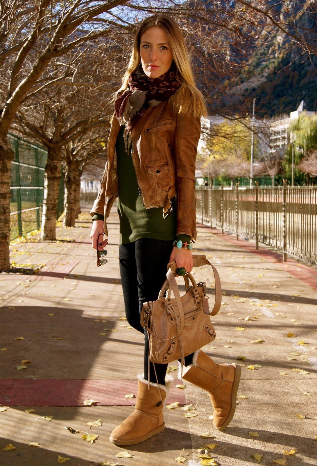 Ugg bailey button look, Sheepskin boots: Ugg boots,  Sheepskin boots,  Casual Outfits,  Uggs Outfits  