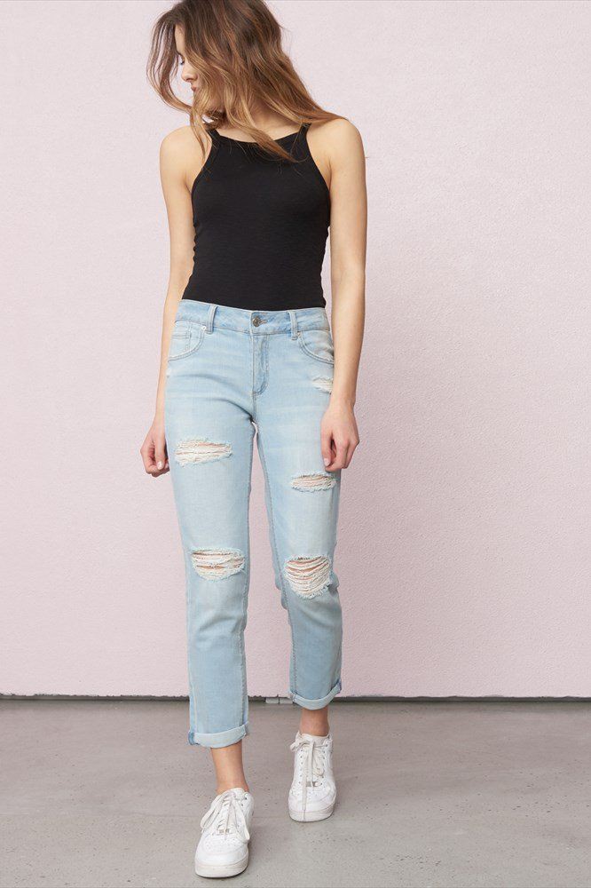 Just great girlfriend jean outfits, Mom jeans: Ripped Jeans,  Slim-Fit Pants,  Mom jeans,  Casual Outfits,  Skinny Women Outfits  