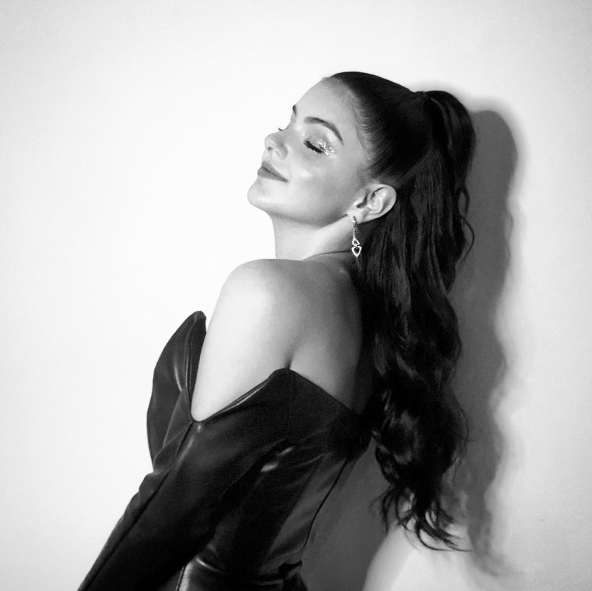 Ariel Winter Instagram Photos, Black and white, Hot Celebs Home: Ariel Winter,  Hot Instagram Models  