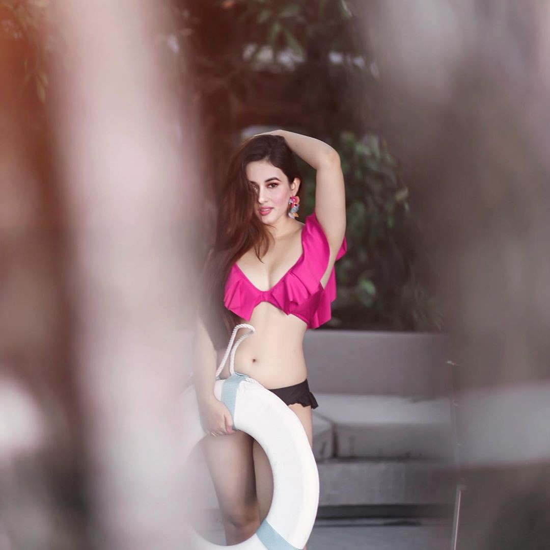 Aditi Budhathoki Instagram Pics, Aditi Budhathoki, Photo shoot: Jacqueline Fernandez,  Katrina Kaif,  Aditi Budhathoki,  Kareena Kapoor,  Photo shoot,  Hot Instagram Models  