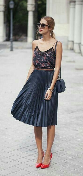 Pleated skirt summer outfit, Casual wear: Skirt Outfits,  Casual Friday,  Casual Outfits,  Pleated Skirt  