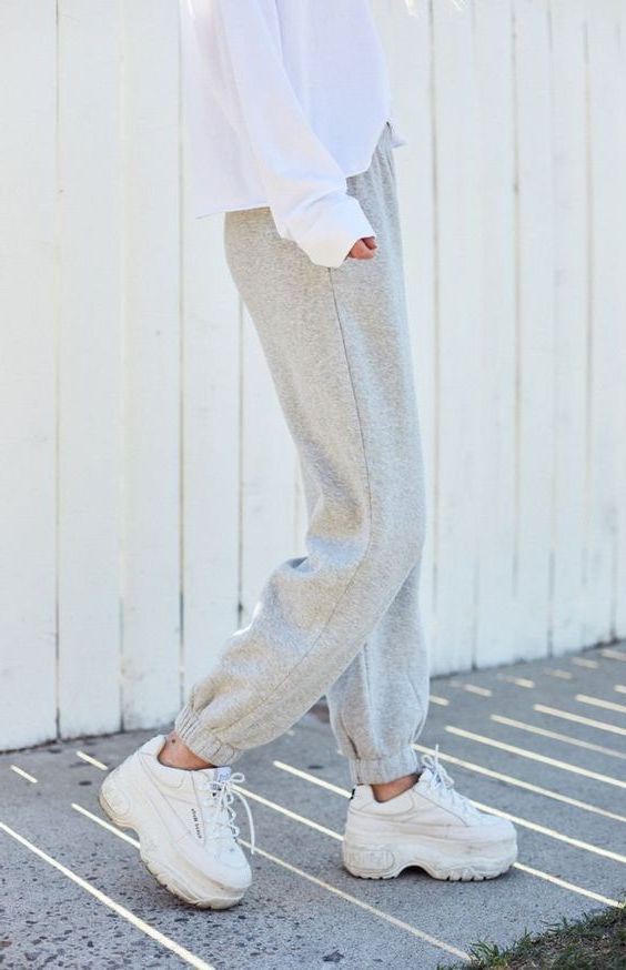 Athleisure Grey Outfits For Women: Sporty Outfits  