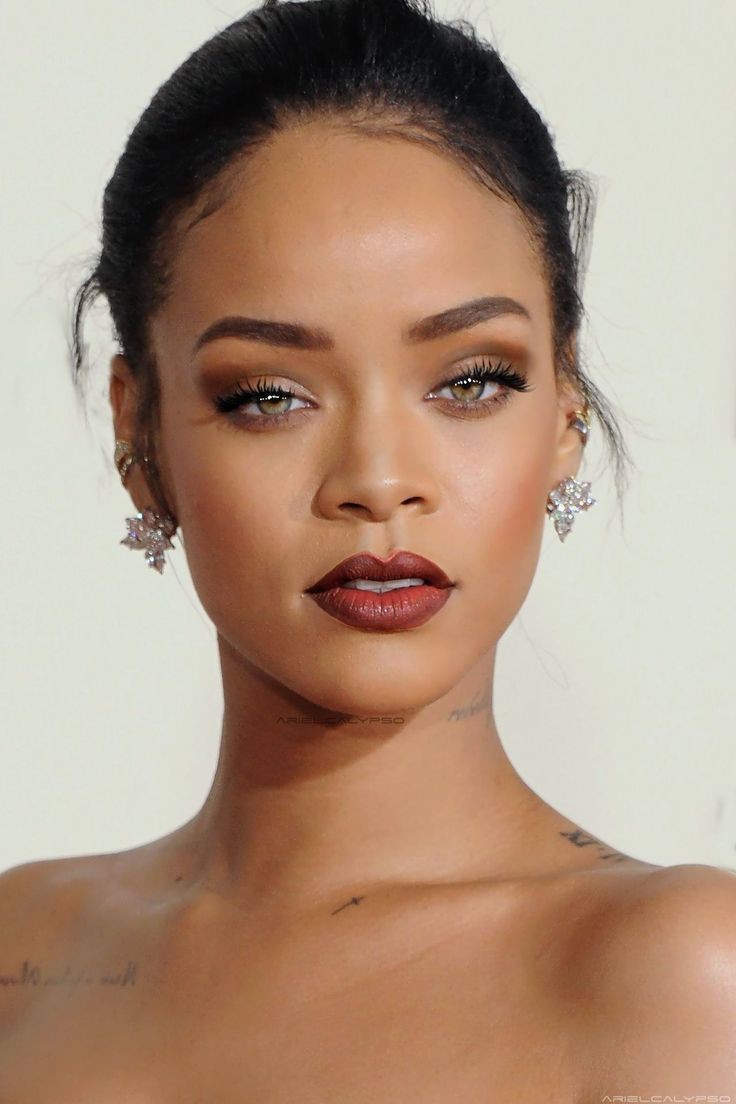 Glorious ideas for rihanna makeup looks, Fenty Beauty: Eye Shadow,  Make-Up Artist,  Fenty Beauty,  facial makeup,  Rihanna Best Looks  