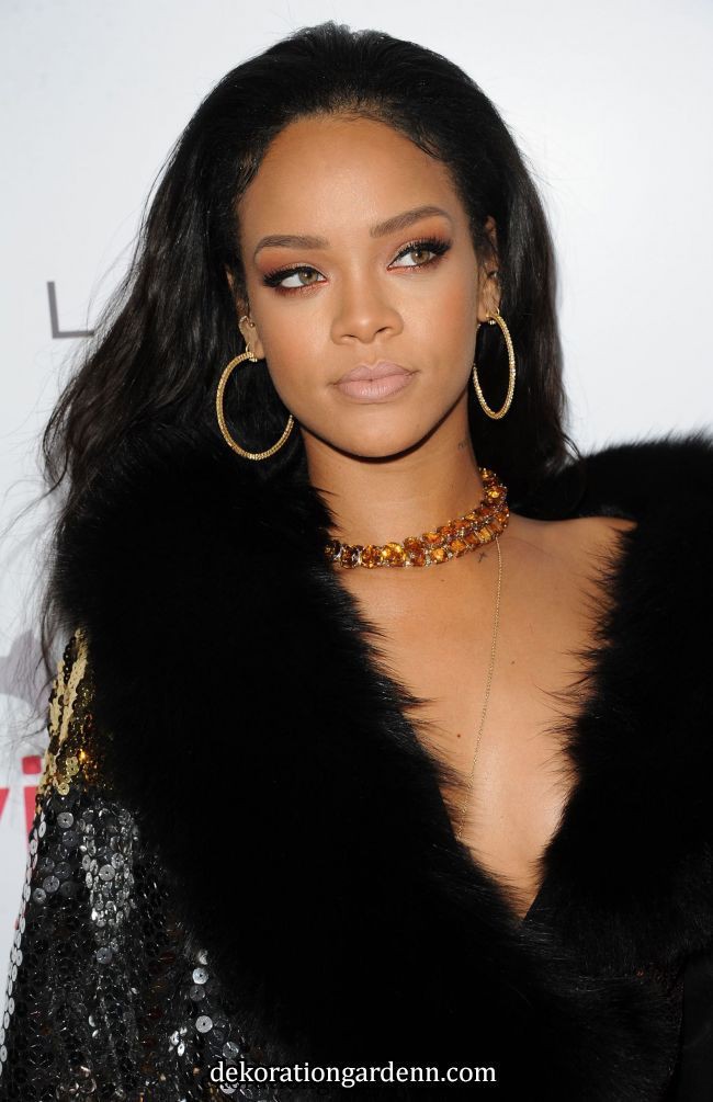 All size and style hot celebrity women, T.O.P: Rihanna Best Looks  