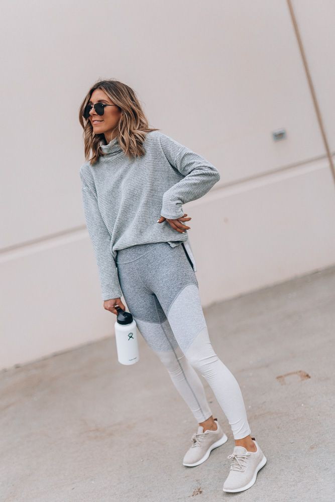 Outfit With Grey Leggings, Post Holiday Detox, DÃ©colletage: Sunless tanning,  Legging Outfits  