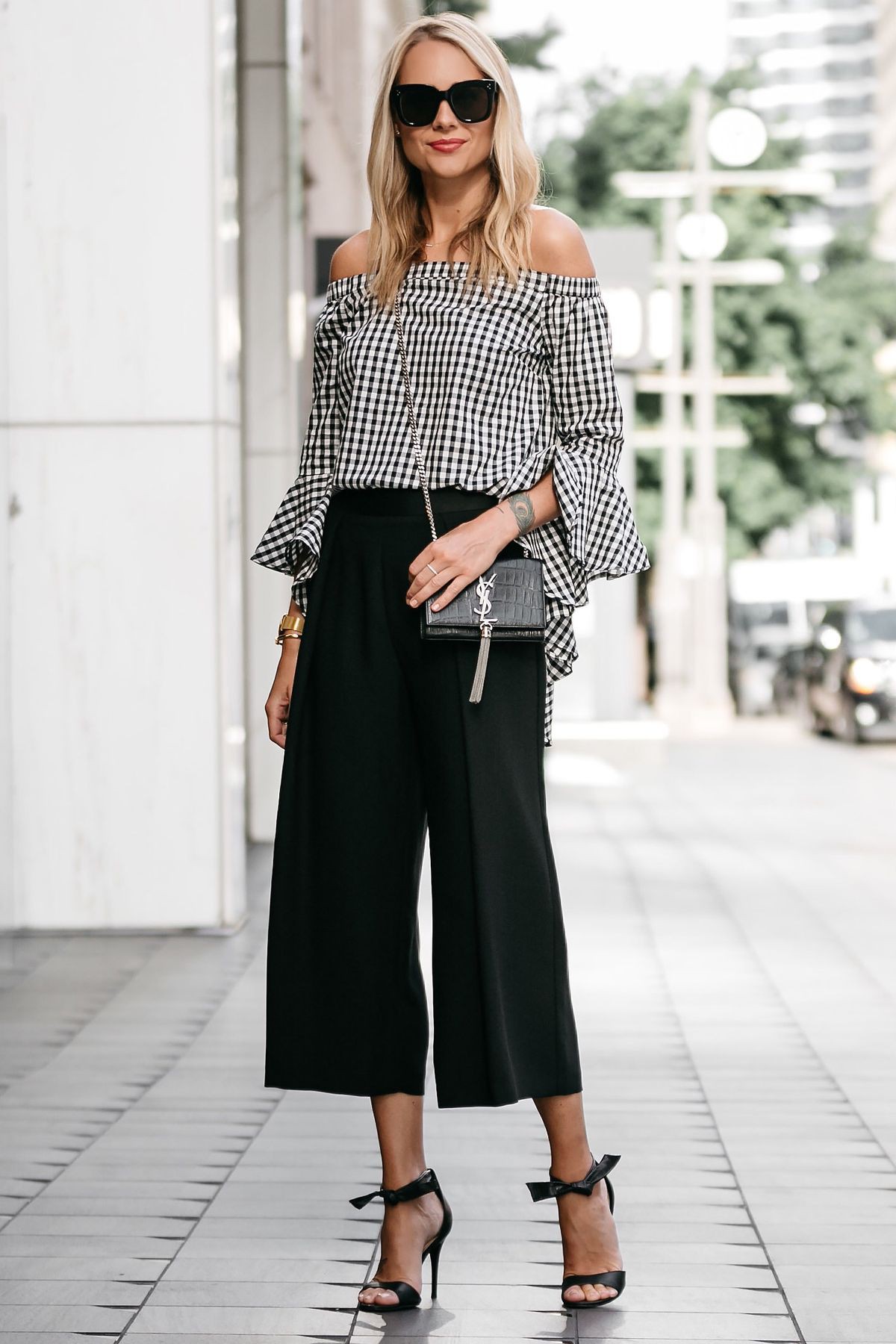 Retro style fashion model, Fashion blog: Crop Pants Outfit  