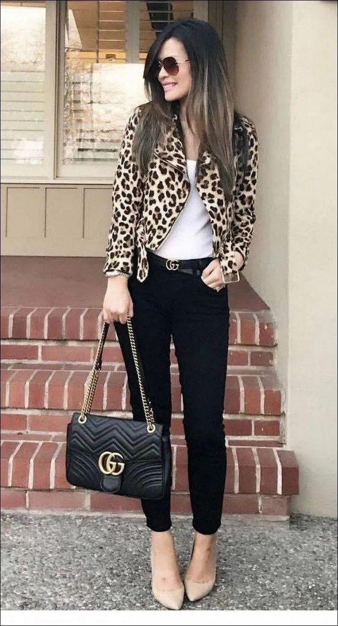 Fall in love with these tendencia animal print 2020, Animal print: black pants,  Lapel pin,  Business casual,  Animal print,  Business Outfits  