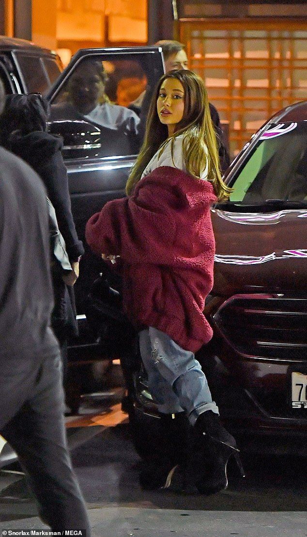 Ariana grande i am gia: Ariana Grande,  Ariana Grande’s Outfits,  Pete Davidson  