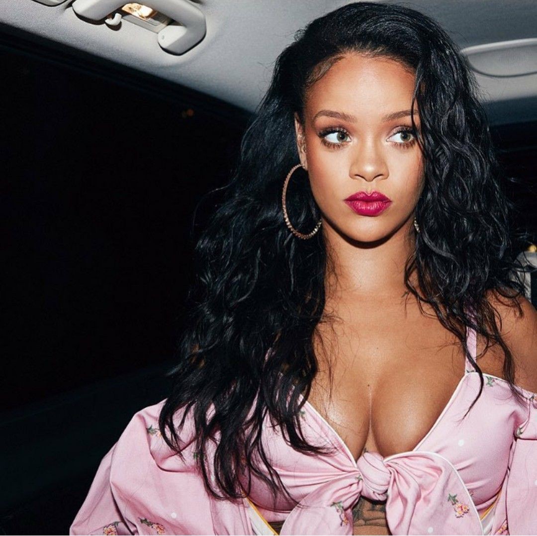 Rihanna latest hot pics