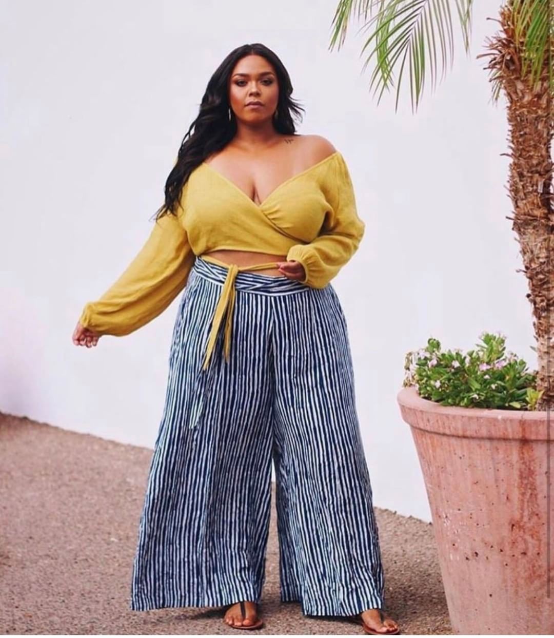 Plus Size Pants For Curvy Women, Boat neck, Plus-size model: Boat neck,  Plus-Size Model,  Plus size outfit,  Casual Outfits  