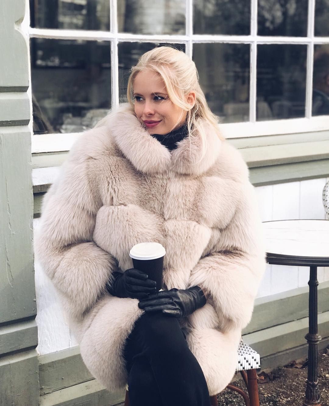 Get more ideas on fur clothing, fur coat | Outfits With Faux Fur Coats ...