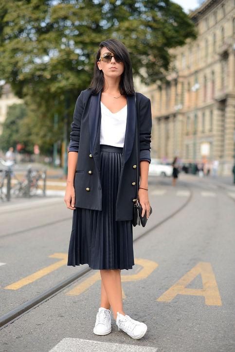 Black midi skirt outfit ideas | Outfit With Pleated Skirts | Casual ...