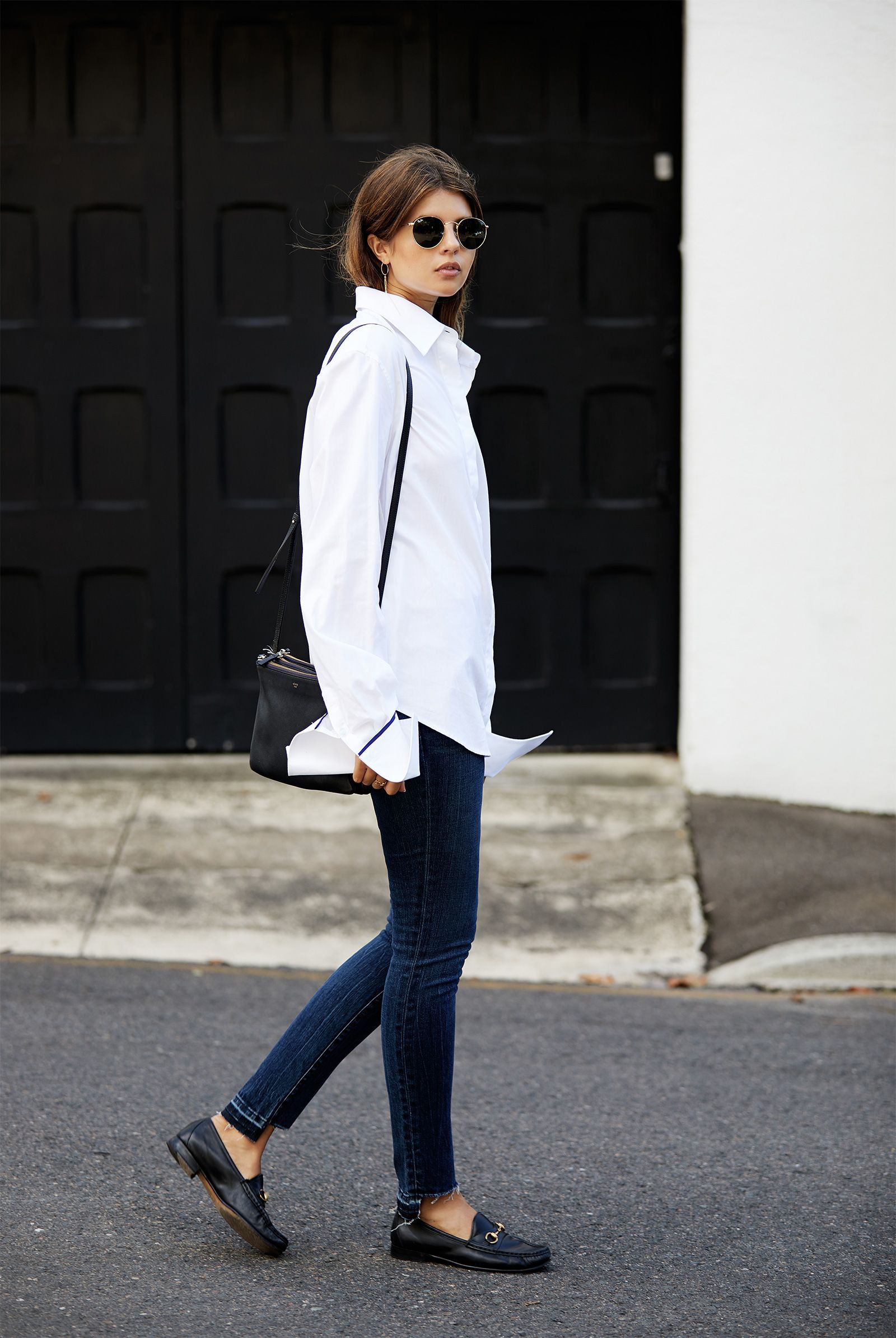 I love this outfit! minimalist street style, Street fashion: Polo neck,  fashion blogger,  Minimalist Fashion,  Street Style,  Casual Outfits,  Flat Shoes Outfits  