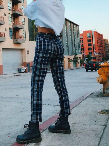 Full Body Emma chamberlain pants, Dr. Martens: Crop top,  Emma Chamberlain,  Casual Outfits,  Plaid Pants  