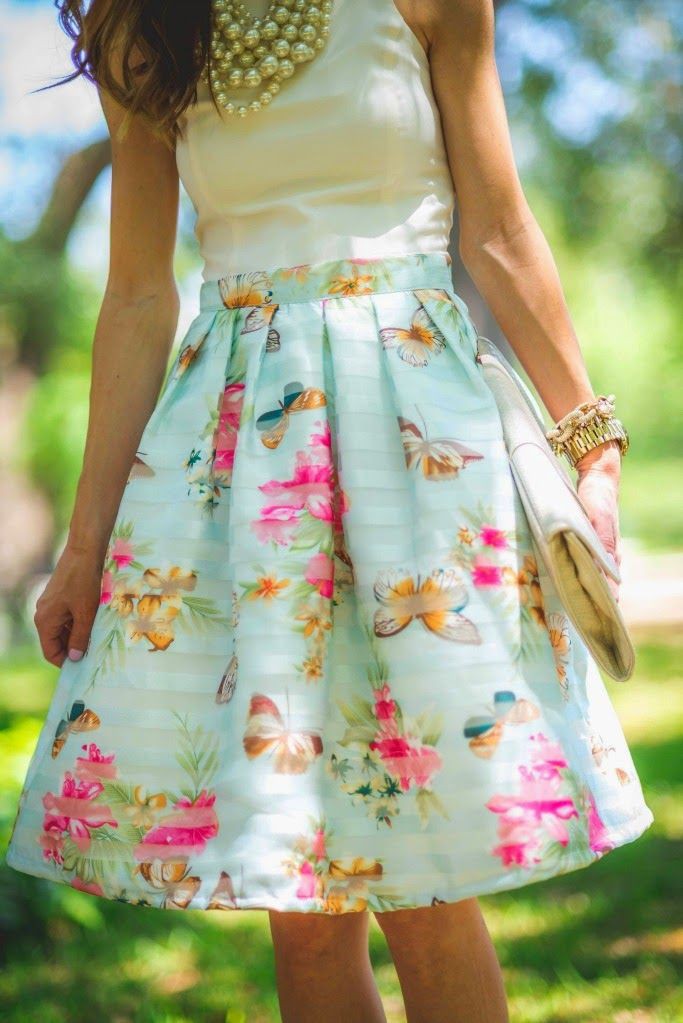 Simple Outfits With High Waisted Floral Skirts: party outfits,  Skater Skirt,  Skirt Outfits,  Floral Skirt,  Peter Pilotto,  Twirl Skirt,  Flowy skirt,  Swing skirt  