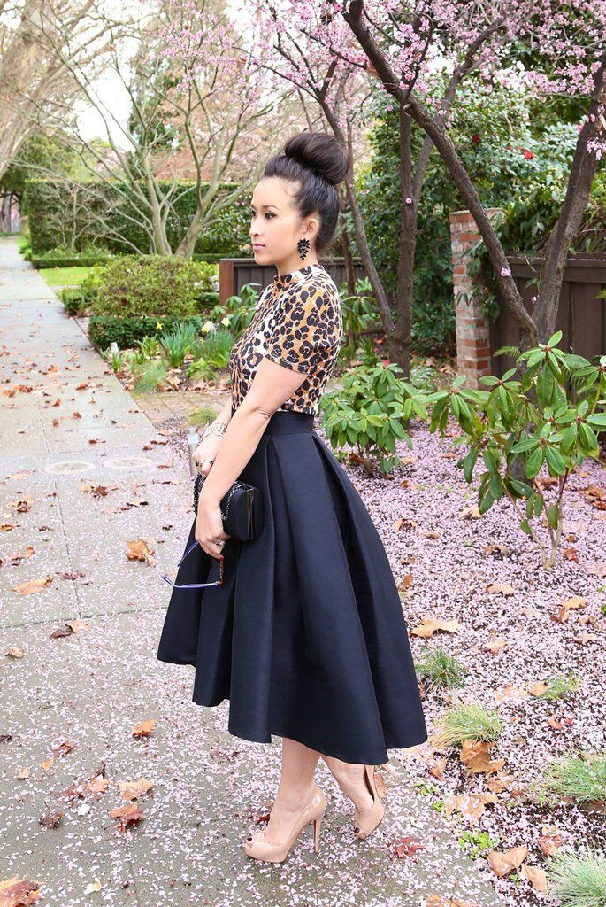 High low skirt style, High-low skirt: party outfits,  Fashion week,  High-Low Skirt,  Midi Skirt Outfit  