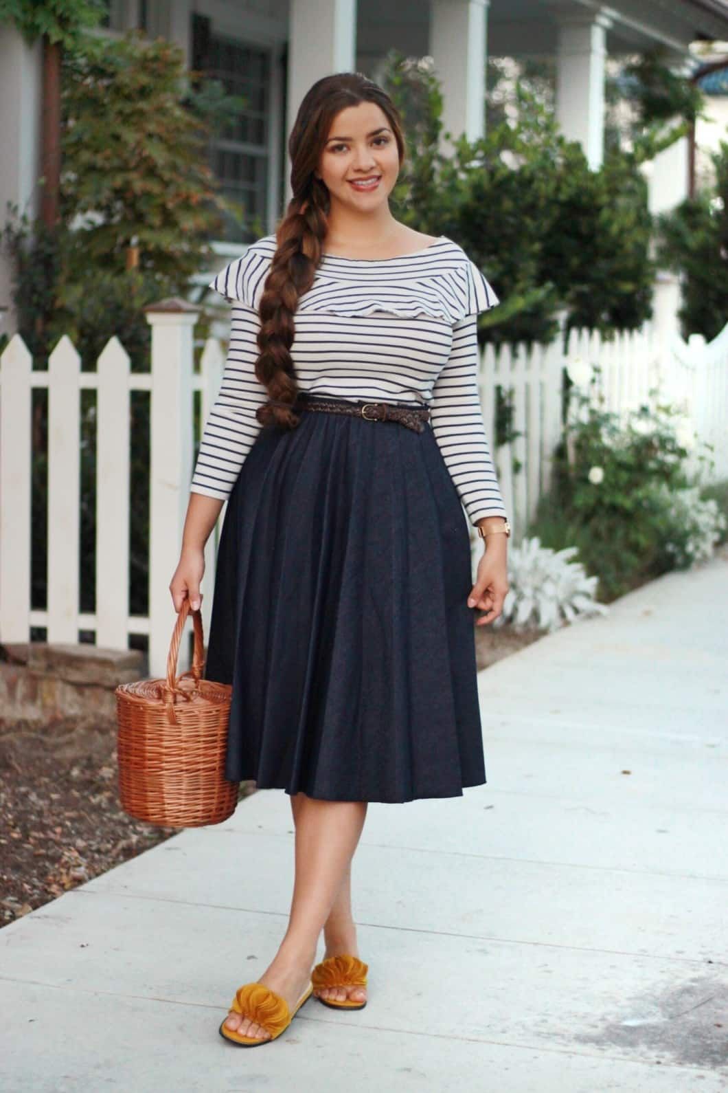 Modest dresses for curvy girls: fashion blogger,  Fashion week,  Casual Outfits,  Midi Skirt Outfit  