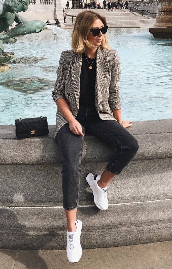 Plaid blazer outfit with sneakers: Street Style,  Business Outfits,  Casual Outfits,  Plaid Blazer  