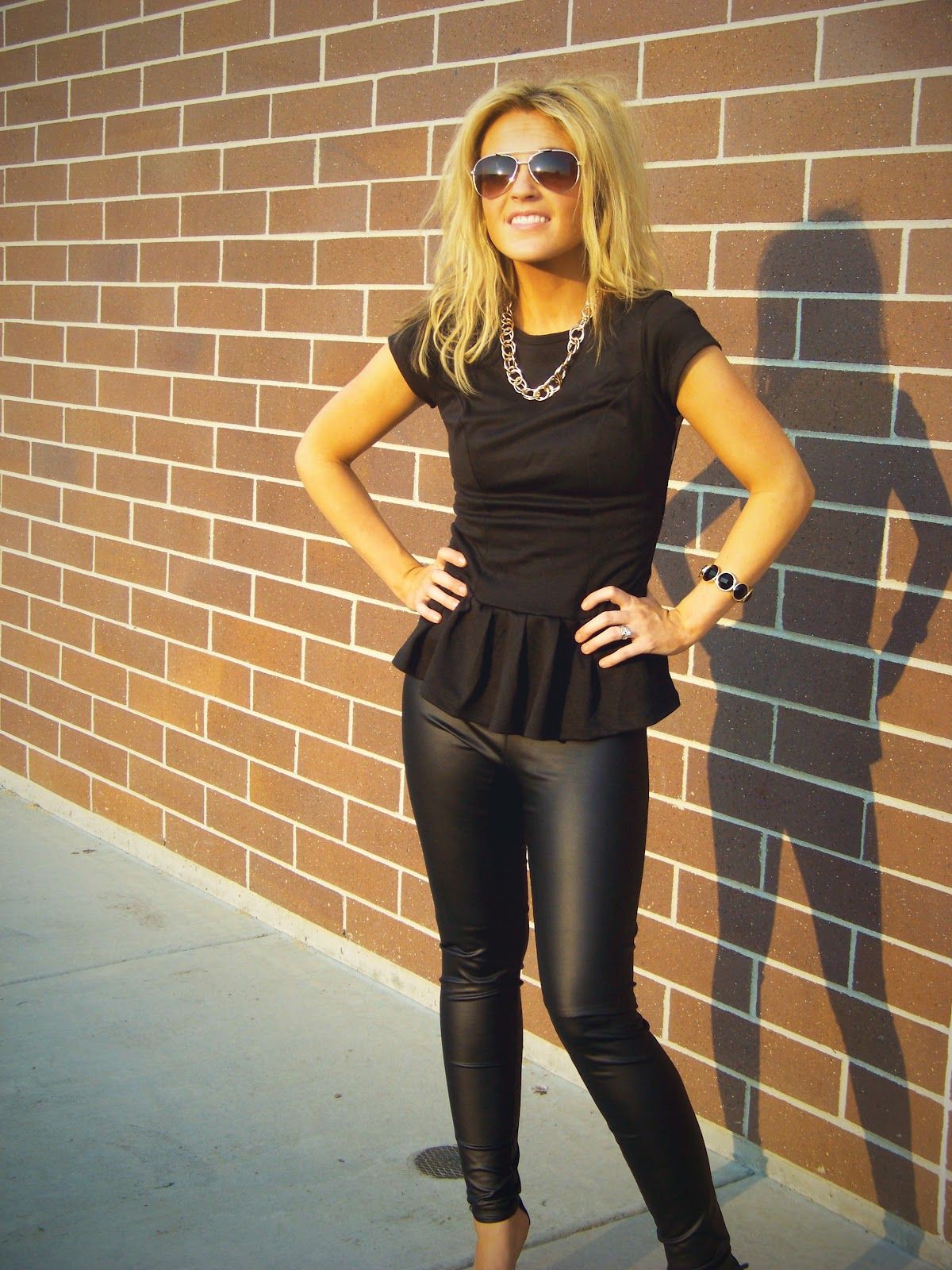 Outfits with leather leggings, Leather clothing: Artificial leather,  Legging Outfits,  Leather clothing,  Leather Leggings  