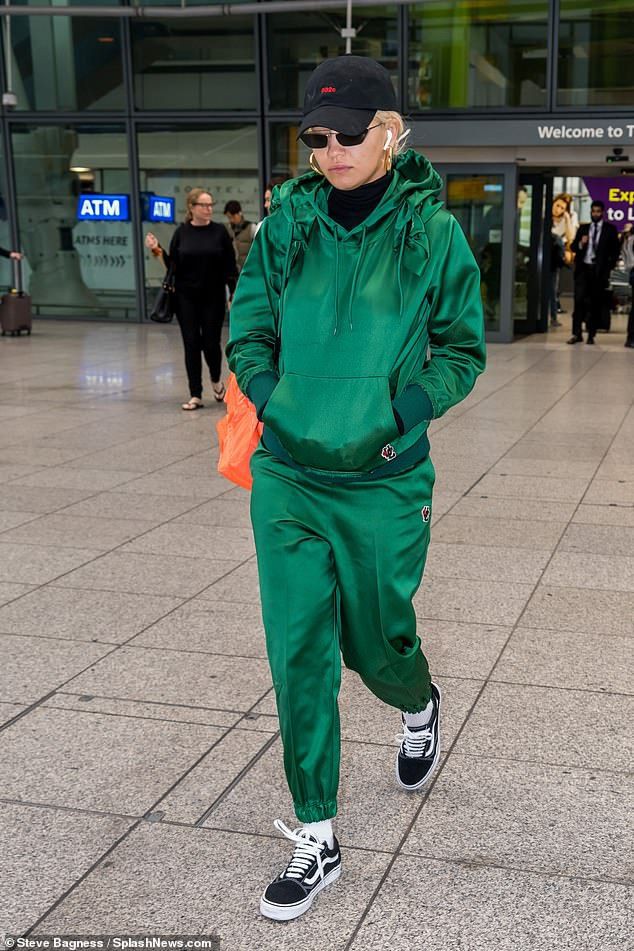Elegant Outfits With Green Pants, Rita Ora, Rosie Huntington-Whiteley: 