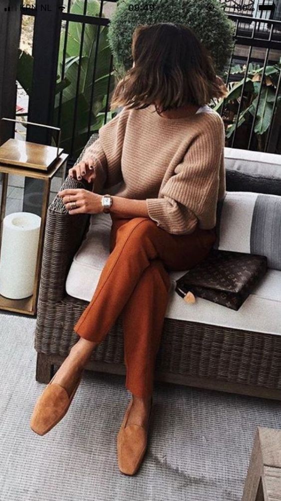 Shades of brown outfit, Street fashion: Brown pants,  Business casual,  Street Style,  Business Outfits  