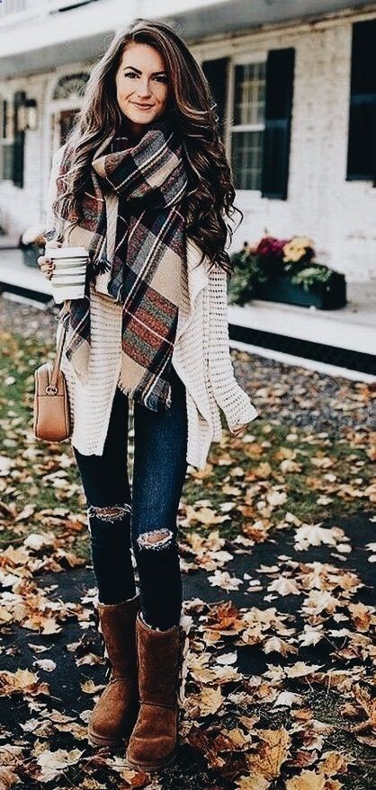 Models choice cozy fall outfits, Winter clothing: winter outfits,  Fashion accessory,  Casual Outfits,  Uggs Outfits  