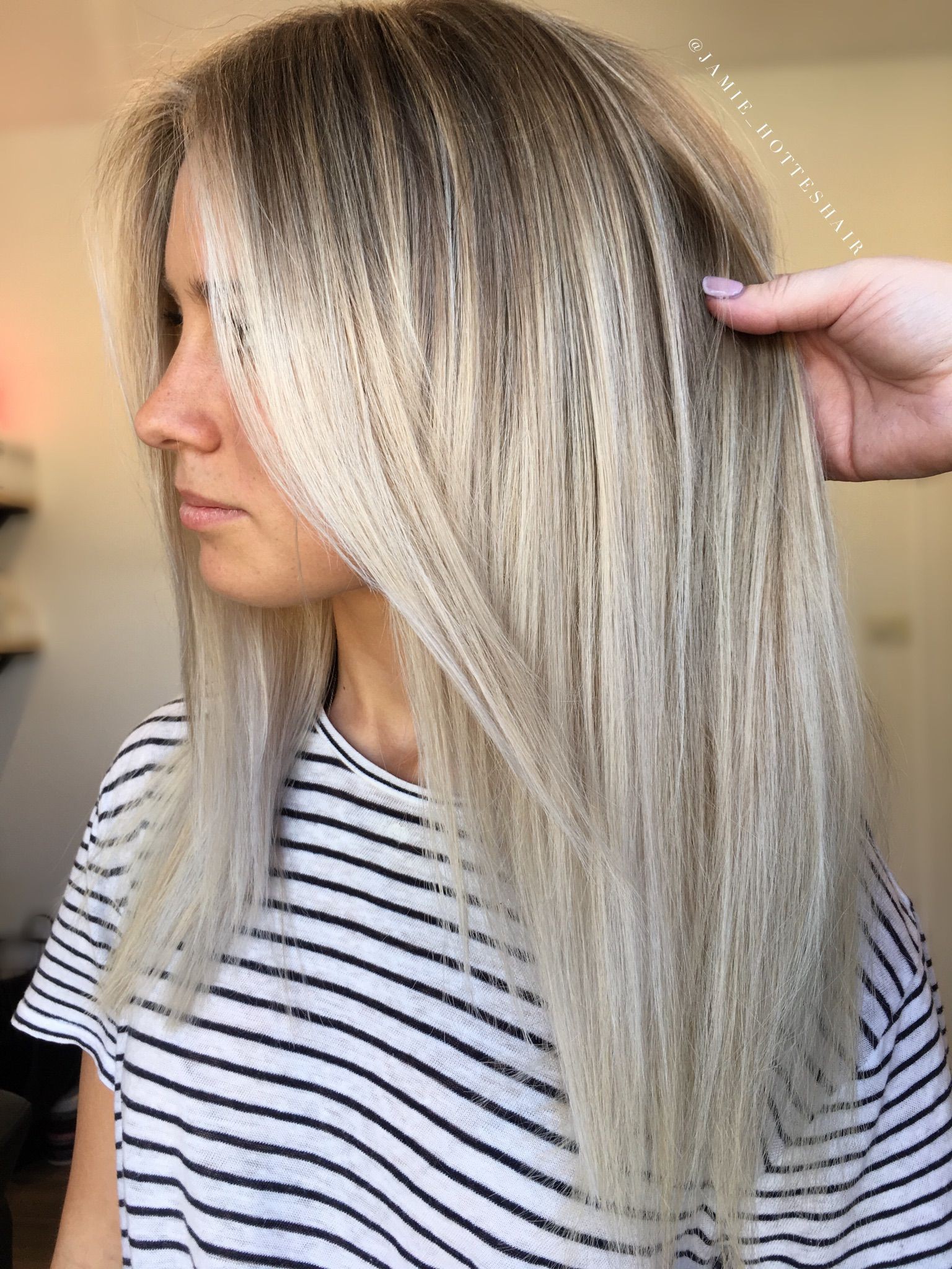 Medium length blonde balayage hair