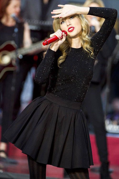 Taylor swift dress red era black: Grammy Awards,  Skirt Outfits,  Taylor Swift  