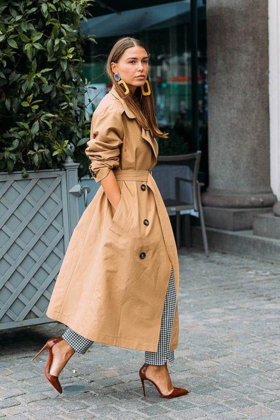 How about these trench street style, Trenchcoat - Beige: Trench coat,  Saks Potts,  Street Style,  Street Outfit Ideas  
