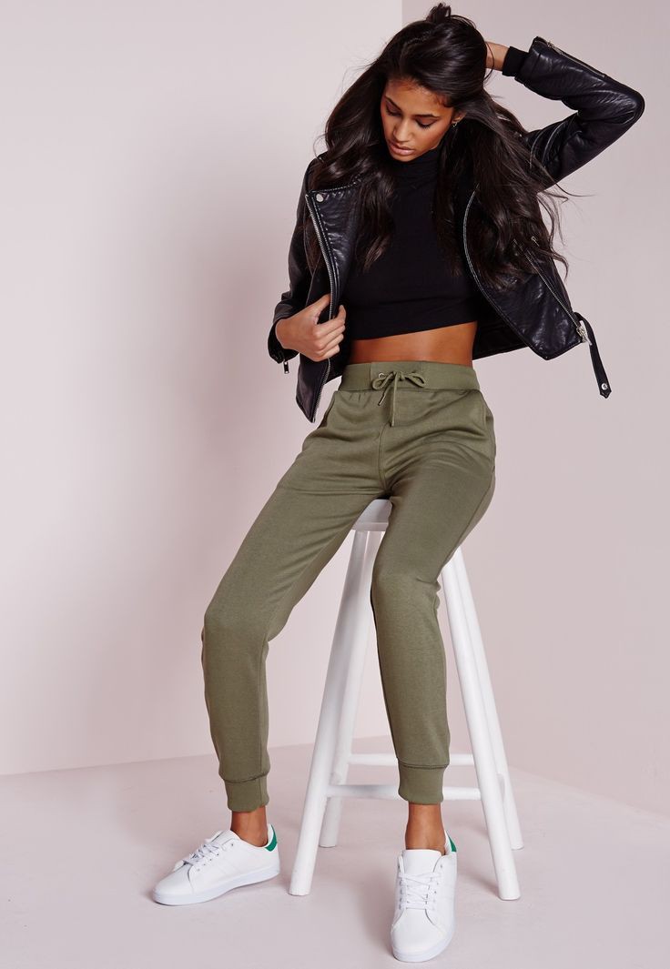 Khaki joggers outfit womens, Cargo pants | Outfit Ideas With Joggers ...