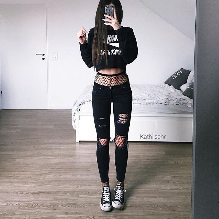 Stylish Fishnet Underneath Jeans Outfits Ideas For School: Ripped Jeans,  Fishnet Leggings Outfit  