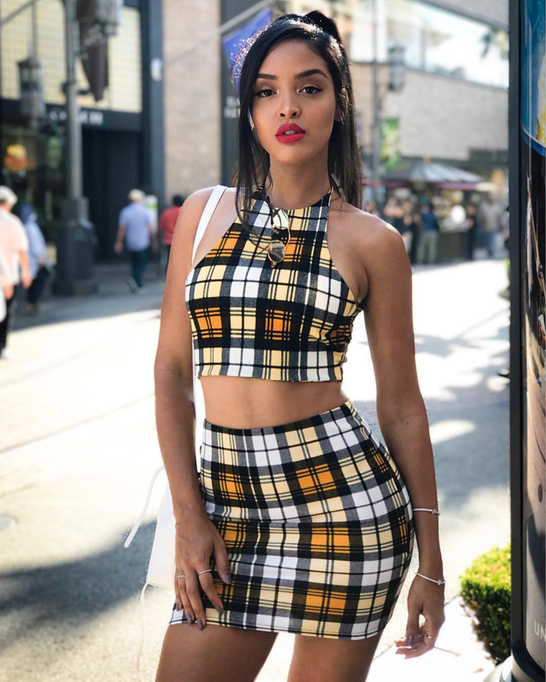 Classy Plaid Skirt with Plaid Crop Top Outfits | Skirt Outfits For Teens |  Check Skirt, Crop top, Mini Skirt Outfit