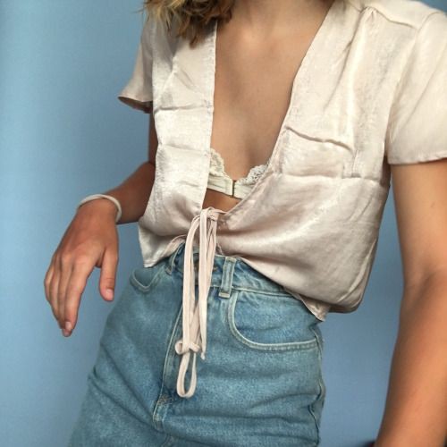 Tied Shirt Around Waist Trend: Sleeveless shirt,  Top Outfits  