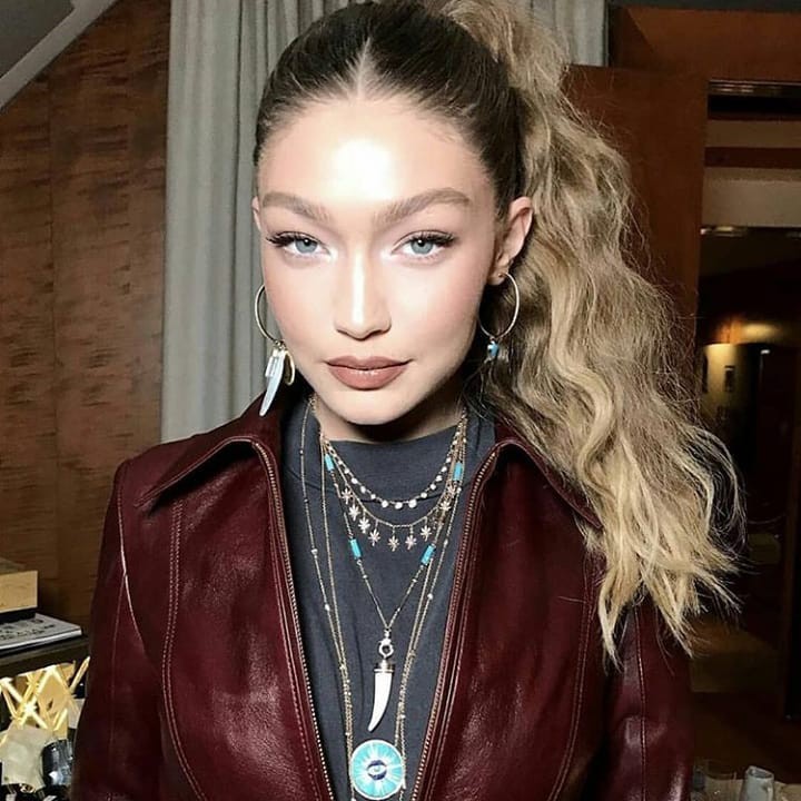 Hot Selfie Gigi Hadid Snaps Instagram: Gigi Hadid,  most liked Instagram photo,  Instagram photos,  gigihadid,  Super Hot Gigi Hadid  