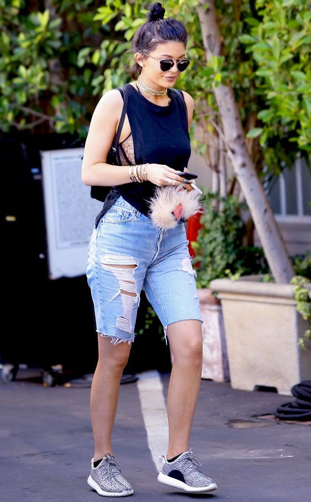 Kylie jenner long shorts, Bermuda shorts: Kylie Jenner,  Kendall Jenner,  Bermuda shorts,  Shorts Outfit  