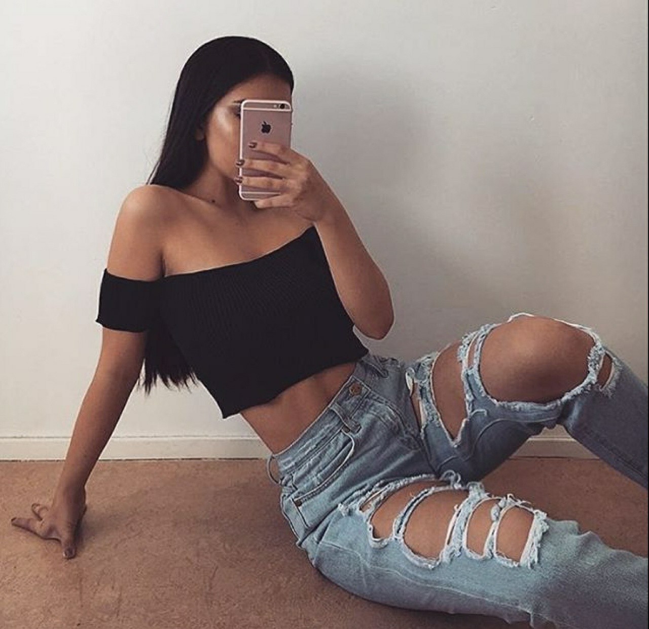 Jeans Simple Outfit Ideas For School: Ripped Jeans,  Crop top,  Lapel pin,  Casual Outfits,  School Outfits 2020  