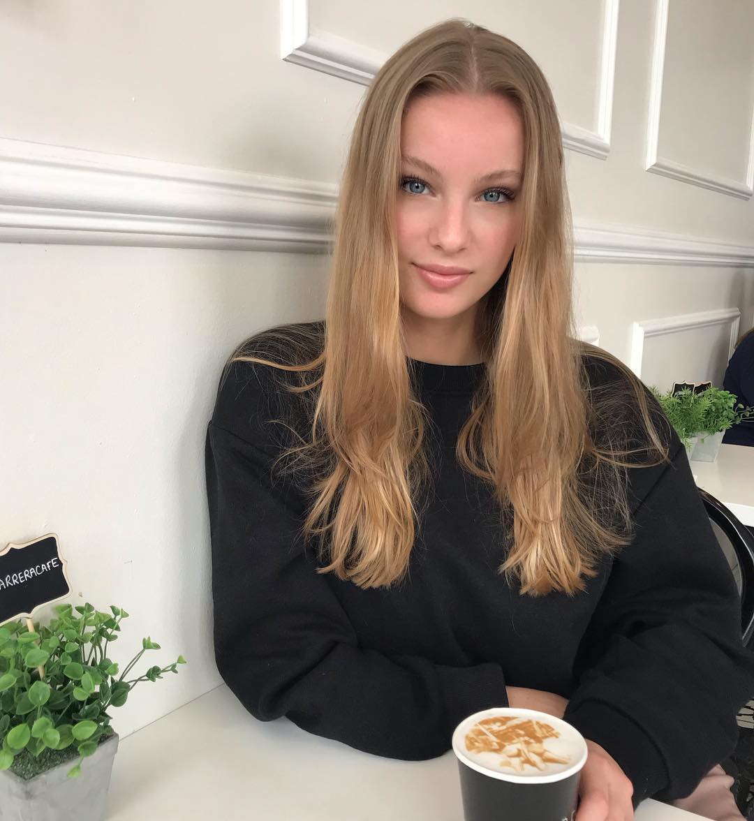 Chloe Vialaret Instagram, Hair coloring, Brown hair: Long hair,  Hair Color Ideas,  Brown hair,  Beautiful Girls,  Chloe Vialaret  