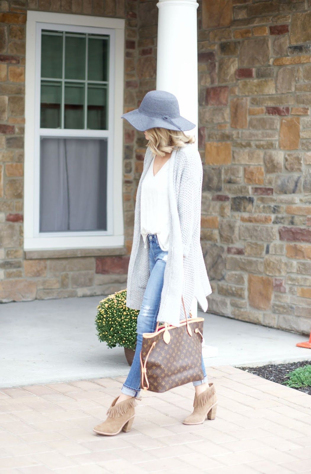 Outfits With Long Cardigan, Casual wear, Slim-fit pants: Ripped Jeans,  Slim-Fit Pants,  Boot Outfits,  Casual Outfits,  Bella Dahl,  Long Cardigan Outfits,  Cardigan  