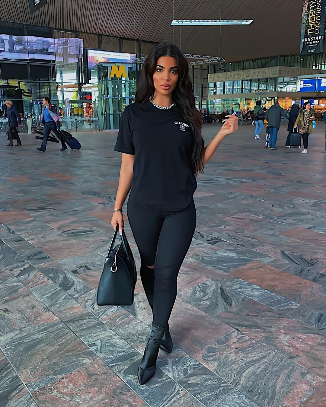 Sofia Instagram Pic, All Black Outfit ...