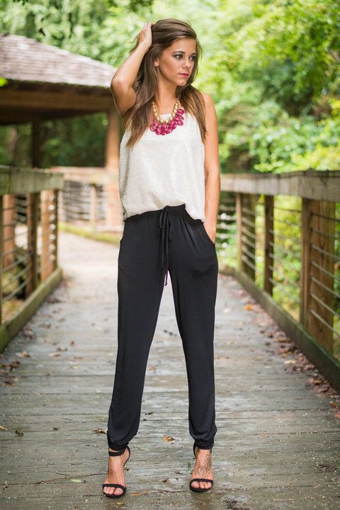 black capri pants outfit